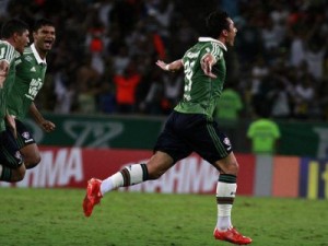 Vinícius celebra gol da vitória, mas já pensa no duelo contra o Atlético-MG
