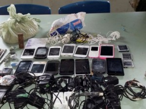 Vistoria em presídio no Ceará apreende 71 celulares e 133 chips