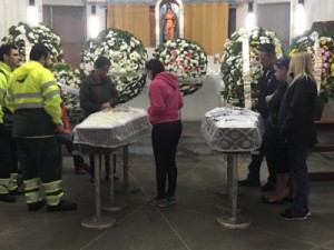 Vítimas de tragédia com ônibus de turismo em rodovia de SP são veladas