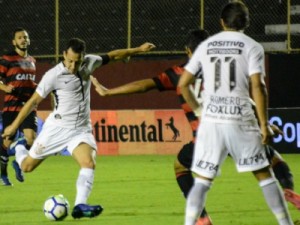 Vitória e Corinthians ficam no zero em Salvador, decisão no jogo de volta