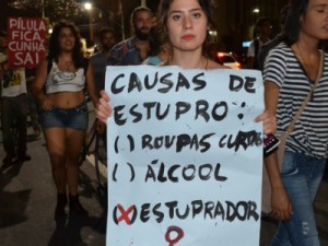 Vitória tem protesto pelos direitos da mulher e contra Eduardo Cunha