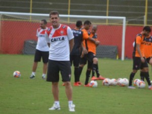 Vitória visita o Criciúma para permanecer no G4 da Série B