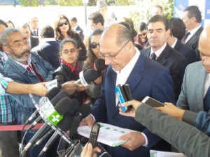 Vizinhos de DP elogiado por Alckmin reclamam de assaltos