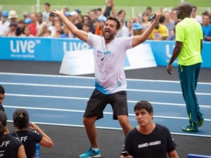 Voz do Brasil: Fifa convida locutor do RJ para animar torcida no estádio nas quartas