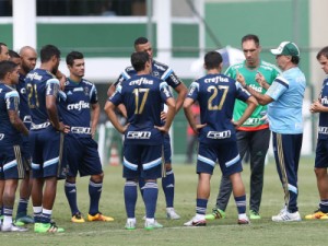 Zé Roberto vira desfalque e Palmeiras terá duas mudanças