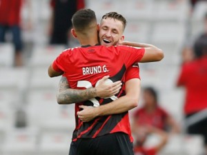 Com Léo Pereira no Flamengo, Athletico ultrapassa os R$ 260 milhões com vendas de destaques