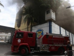 Incêndio atinge a Cadeia Pública de Benfica, na Zona Norte do Rio; Quatro funcionáriosforam para o hospital