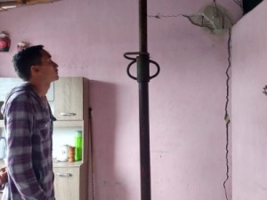 Casas são interditadas por risco de desabamento e 16 famílias vão a abrigos em Fortaleza