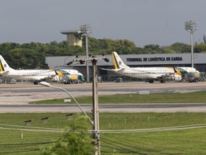 Aviões da FAB fazem escala em Fortaleza antes de buscar brasileiros na China