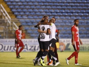 Em jogo morno, Ceará bate Pacajus e conquista primeira vitória sob o comando de Argel Fucks