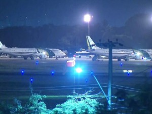 Brasileiros repatriados que estavam na China chegam ao Brasil