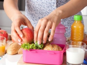Nutricionista dá dicas para montar uma lancheira escolar saudável