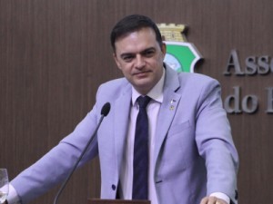 Deputado Fernando Santana defende a presença de psicólogo no ensino público