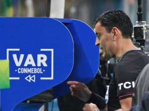 Conmebol define que todos os jogos das eliminatórias da Copa de 2022 terão VAR