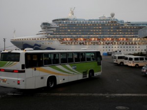 Número de infectados pelo coronavírus em cruzeiro em quarentena no Japão chega a 355