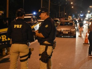 PRF reforça fiscalização no Ceará durante o carnaval com 77 bafômetros