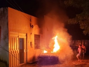 Policial é preso suspeito de atear fogo em carro de mulher que criticou motim de militares no Ceará