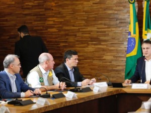 Em visita, Moro cita que "situação está sob controle" e Camilo volta a falar em diálogo e negociação