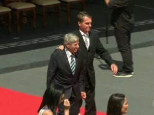 Bolsonaro é fortemente criticado após divulgar vídeo com chamado para manifestação