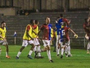 Paraná vence o Bahia de Feira de virada nos acréscimos e enfrenta o Botafogo na terceira fase da Copa do Brasil