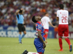 Fortaleza abre 2 de vantagem, sofre empate e está eliminado da Sul-Americana