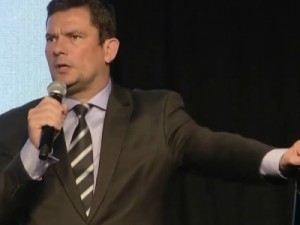 Moro diz que paralisação de PMs do Ceará é ilegal, mas que policial não pode ser tratado como criminoso