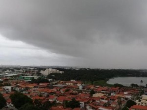 Fortaleza tem maior chuva do ano entre domingo e segunda; precipitações atingem mais de 100 cidades