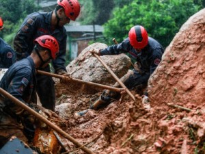 Temporal na Baixada Santista deixa 17 mortos e 32 desaparecidos, diz Corpo de Bombeiros