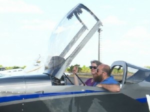 Brasileiro que mora nos EUA constrói avião e pousa em Boa Vista: 'vida boa é a vida com aventura'