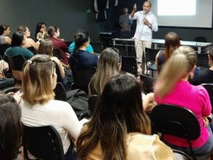 Sedest promove debate com profissionais da assistência social