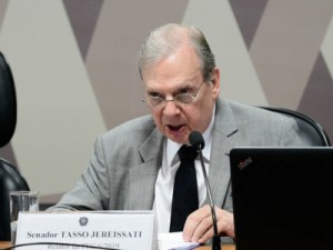 Tasso pede a convocação de Onyx para explicar baixo repasse do Bolsa Família ao Nordeste