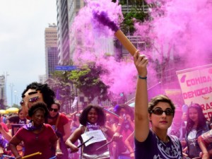Mulheres fazem protesto por igualdade de direitos na Avenida Paulista
