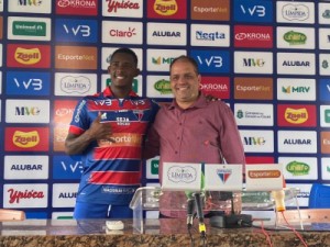 Fortaleza apresenta e regulariza atacante Yuri César