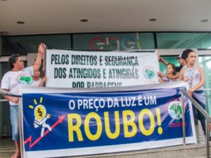 Grupo invade sede de distribuidora de energia e protesta contra taxas