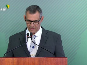 Ministros fazem reunião no Palácio do Planalto sobre medidas contra coronavírus