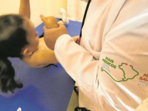 Ministério autoriza contratar 442 médicos para combater corona no CE