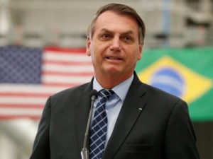 Comitiva de Bolsonaro na viagem aos EUA já tem 11 membros com teste positivo para coronavírus