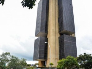 Copom baixa juro básico para 3,75% ao ano em meio à crise do coronavírus