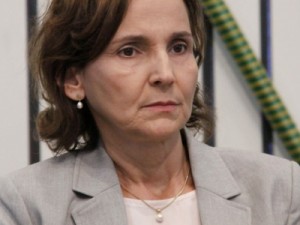 Vice-governadora Izolda Cela tem diagnóstico positivo para coronavírus