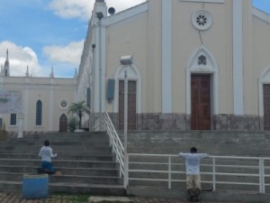 Romeiros viajam a pé durante 15 dias até Juazeiro do Norte e encontram igrejas fechadas