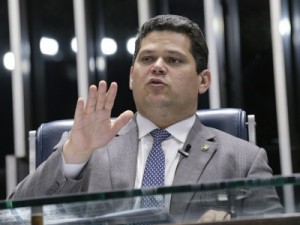 Alcolumbre diz que fala de Bolsonaro na TV é 'grave' e que país precisa de 'liderança séria'