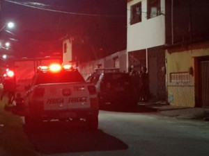 Homem é morto a tiros enquanto caminhava próximo de casa em Fortaleza