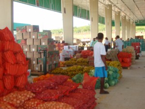 Barbalhenses acorrem na busca de alimentos com medo do desabastecimento