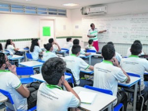 Governo suspende aulas presenciais até maio nas escolas e universidades do Ceará