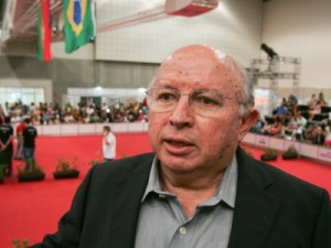 Pai do prefeito de Fortaleza tem melhora no quadro de saúde, mas caso ainda é grave