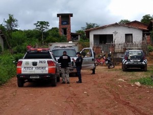 Aquiraz-CE Casal encontrado morto com golpes de foice, ex-marido é suspeito