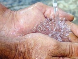 Contas de água e energia de baixa renda serão isentas por três meses pelo governo do CE