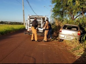 Casal morto a tiros encontrado dentro de um Fiat Pálio