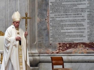 Fiéis comemoram Paixão de Cristo e Páscoa em condições inéditas