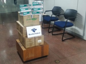 Receita Federal doa luvas e máscaras apreendidas para hospital de Barbalha